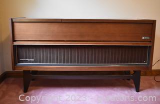 Fabulous Mid Century Nivico Console Stereo 4TR900 Deluxe Solid State / FM Stereo MW - SW [Upstairs]